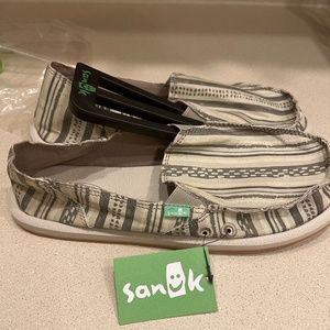 SANUK Donna Slip Ons